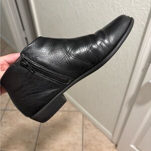 Elegant Black Leather Women's Boots